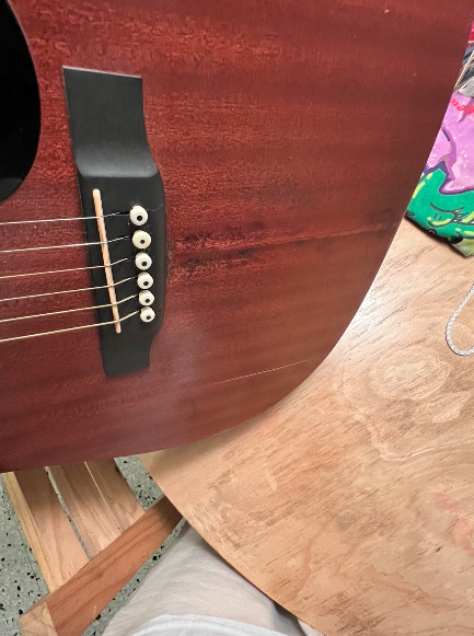 Ayúdennos viralizando esto y que sirva para los colegas músicos (y no músicos) vean como <a href="/VivaAerobus/">Viva</a> <a href="/VivaTeEscucha/">Viva Te Escucha</a> trata los equipajes. Esto pasó con una guitarra pero imagínense como tratan unas maletas normales... Nos rompieron una guitarra en el trayecto de BOG-MEX...