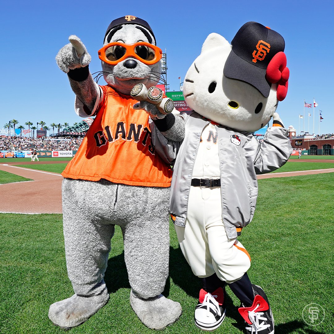 OracleParkSF's tweet photo. Bow ties have never looked so good! Happy 50th Anniversary to our friend, @hellokitty 🎀 #HelloKitty50th https://t.co/hG2d94HG1c