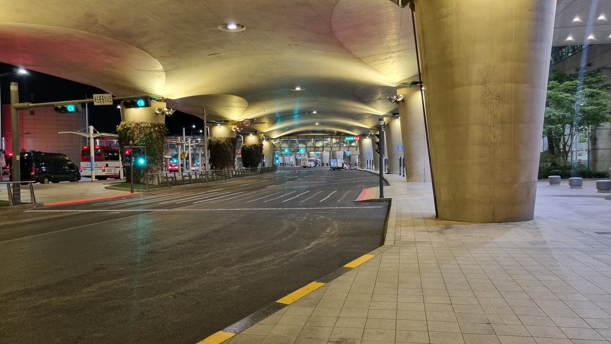 #여행은못가도기분만이라도 
인천공항 1터미널 
1층 출국장 1번게이트
2024.11.02 오전 6시14분