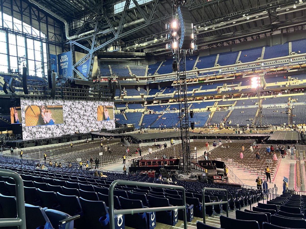 taylorswiftbr's tweet photo. Portões abertos para os últimos shows da “The Eras Tour” nos EUA! 🥺❤️

#IndyTSTheErasTour https://t.co/IVXQqVa7uN