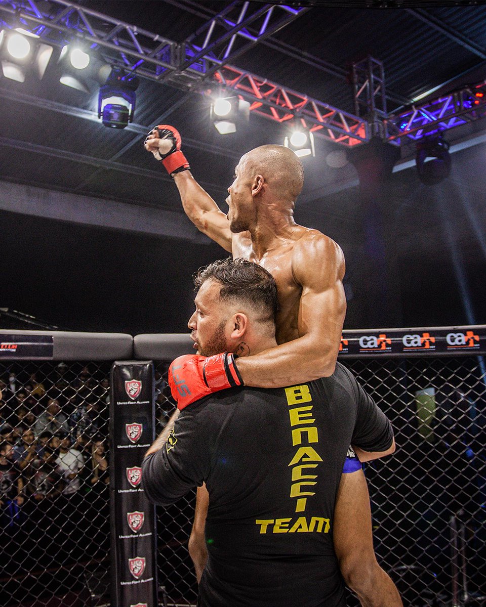 Você curte MMA? 🥊 Então, você não pode perder o #SFTCombat 🥊 E o melhor: DE GRAÇA, aqui nos EUA 🇺🇸😎 

📍É neste sábado, a partir das 19h30 pelo horário de Miami. É só baixar o app da Sling e procurar pela Record News Internacional no free stream. Na Dish é o canal 602-12.