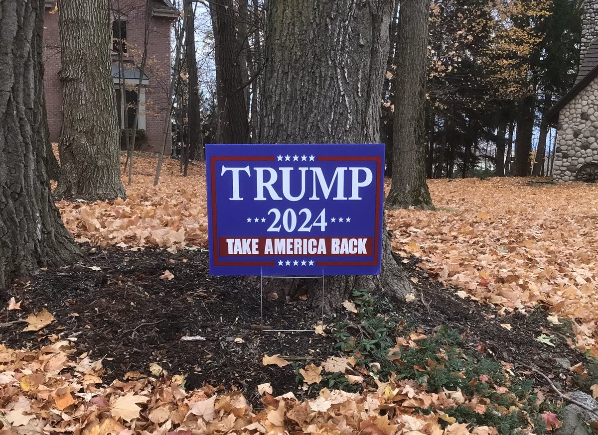 Lee_WI_2024's tweet photo. The leaves are turning, fall has arrived and time for real leadership in Washington! Get out and Vote! #4DaysToGo #DoorKnockingTillTheEnd #TrumpForce47 https://t.co/aDVCdIdfSw