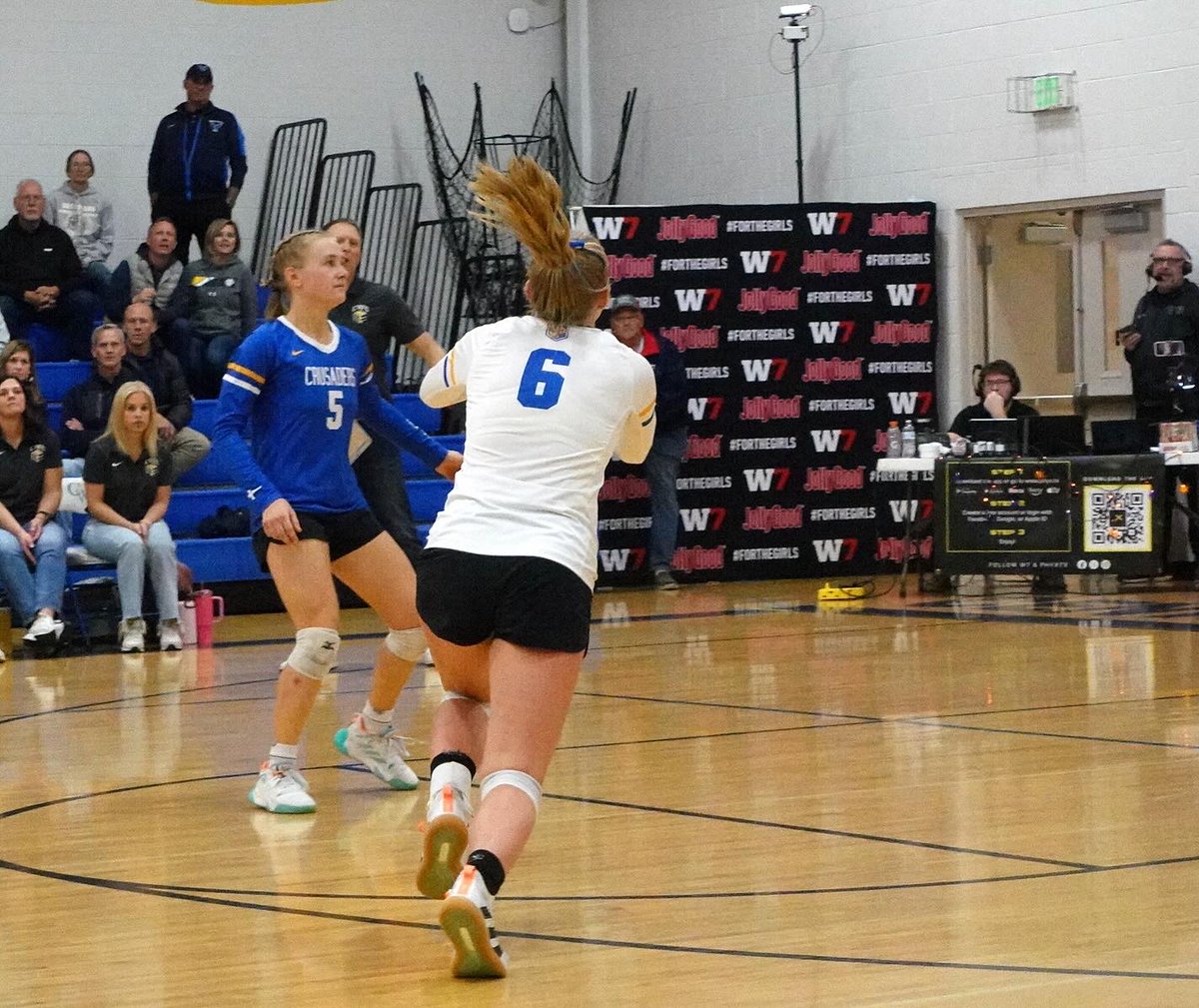 ProductionsW7's tweet photo. Tabitha Buwalda of Central WI Christian can certainly dig it with this great hustle play last night! #digthat #canyoudigit #wiaagvb 😱😱😱😤😤😤 https://t.co/SXDRtFT22D