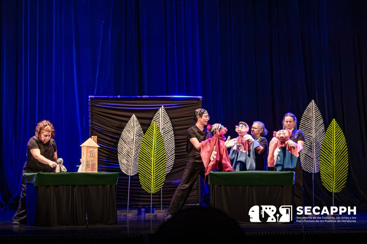 SECAPPH's tweet image. 🎭¡La SECAPPH impulsa el desarrollo artístico!

En el Teatro Nacional Manuel Bonilla, estudiantes, docentes y público disfrutaron de "Los Tres Cerditos" del Grupo Teatral Bambú🐷

Parte del proyecto "Teatro con el Pueblo" que fomenta la cultura artística✍️

#SECAPPH #GTB #Teatro