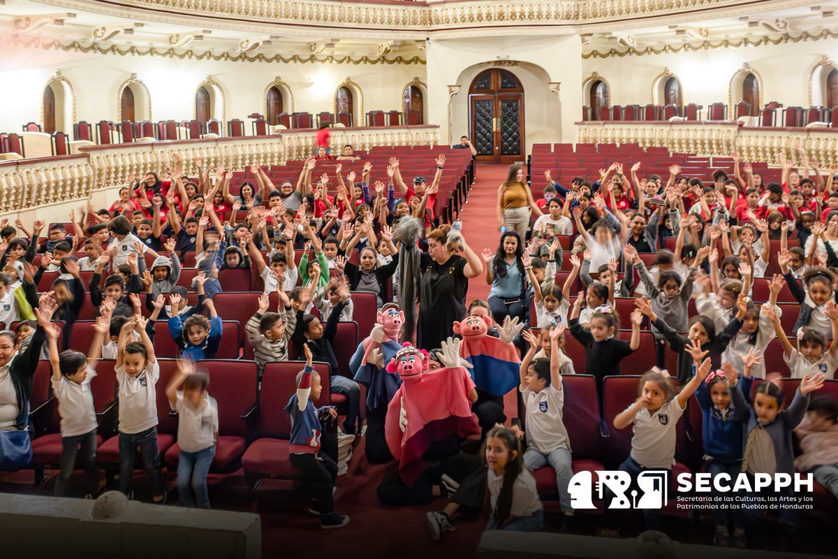 SECAPPH's tweet image. 🎭¡La SECAPPH impulsa el desarrollo artístico!

En el Teatro Nacional Manuel Bonilla, estudiantes, docentes y público disfrutaron de "Los Tres Cerditos" del Grupo Teatral Bambú🐷

Parte del proyecto "Teatro con el Pueblo" que fomenta la cultura artística✍️

#SECAPPH #GTB #Teatro