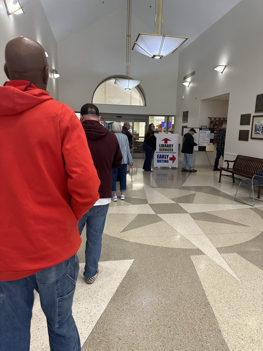 SincerelySabra's tweet photo. Voted early in Scott Co Ky library this morning. Long lines but moved quick. Like Lebron said, what are we even talking about here. Easiest votes I ever casted 🙌🏻 https://t.co/0EjyWz1mTV