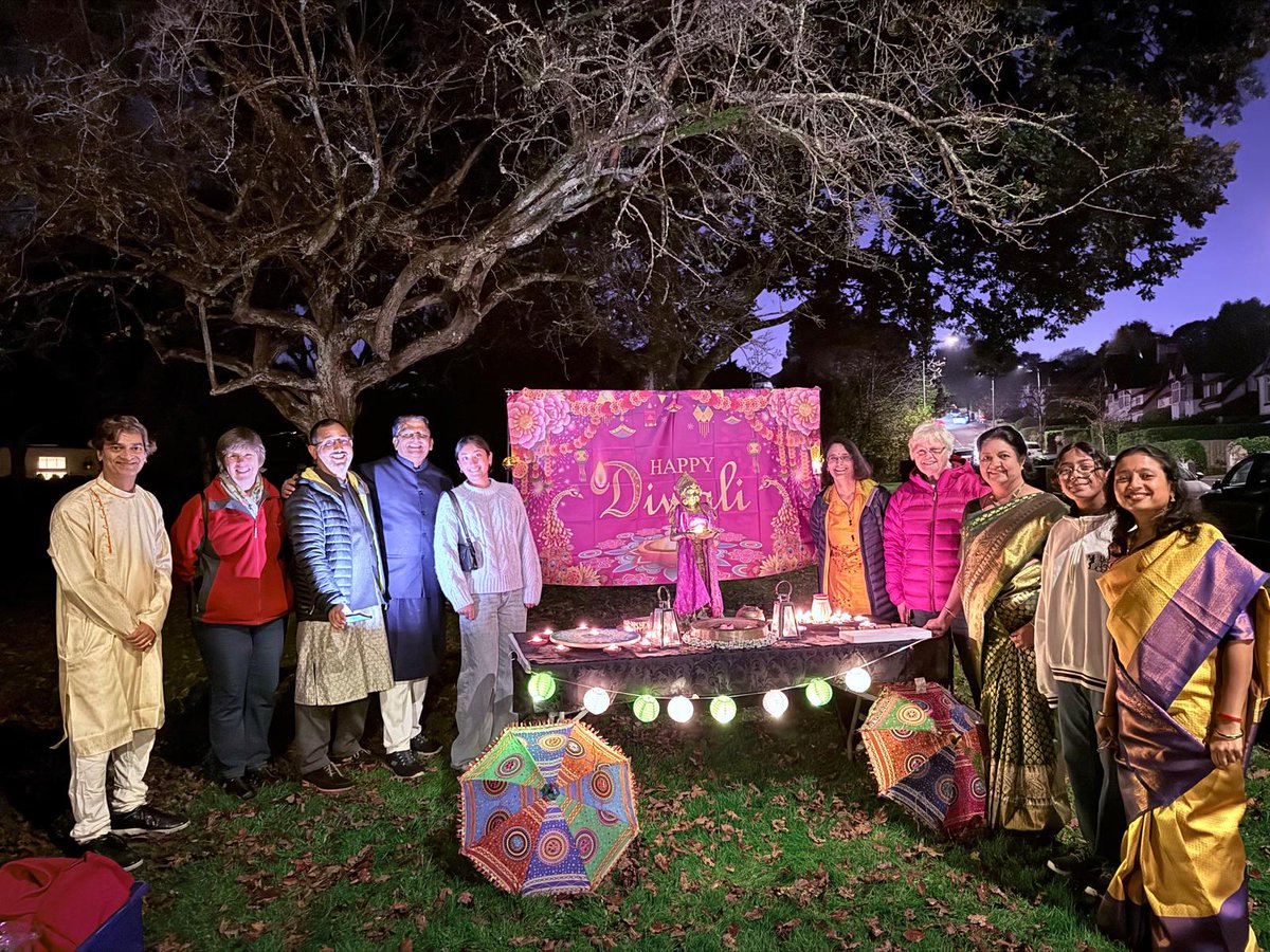 There was a celebration of Diwali in Windsor Gardens on 31 Oct. The Festival of Lights is an annual event, the date determined by the lunar calendar.
This year Diwali and Halloween fell on the same day.
It was  good to be able to say Happy Diwali and Happy Halloween to everyone