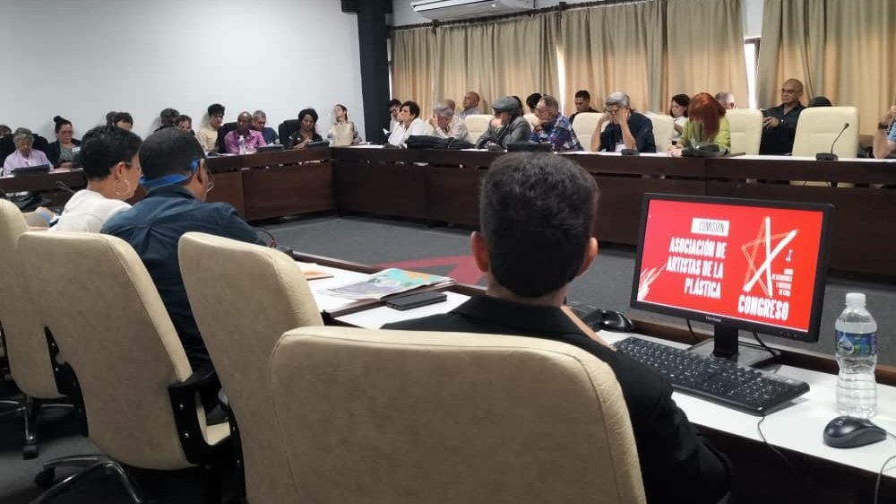 DrRobertoMOjeda's tweet image. En la Comisiones del X Congreso de @UNEAC_online se ha debatido sobre las preocupaciones, los retos y las maneras de fortalecer las producciones artísticas, incrementar su difusión y hacer frente a los desafíos de la colonización cultural, temas de vitales para la nación. #Cuba