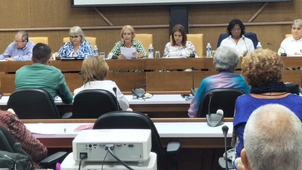 DrRobertoMOjeda's tweet image. En la Comisiones del X Congreso de @UNEAC_online se ha debatido sobre las preocupaciones, los retos y las maneras de fortalecer las producciones artísticas, incrementar su difusión y hacer frente a los desafíos de la colonización cultural, temas de vitales para la nación. #Cuba