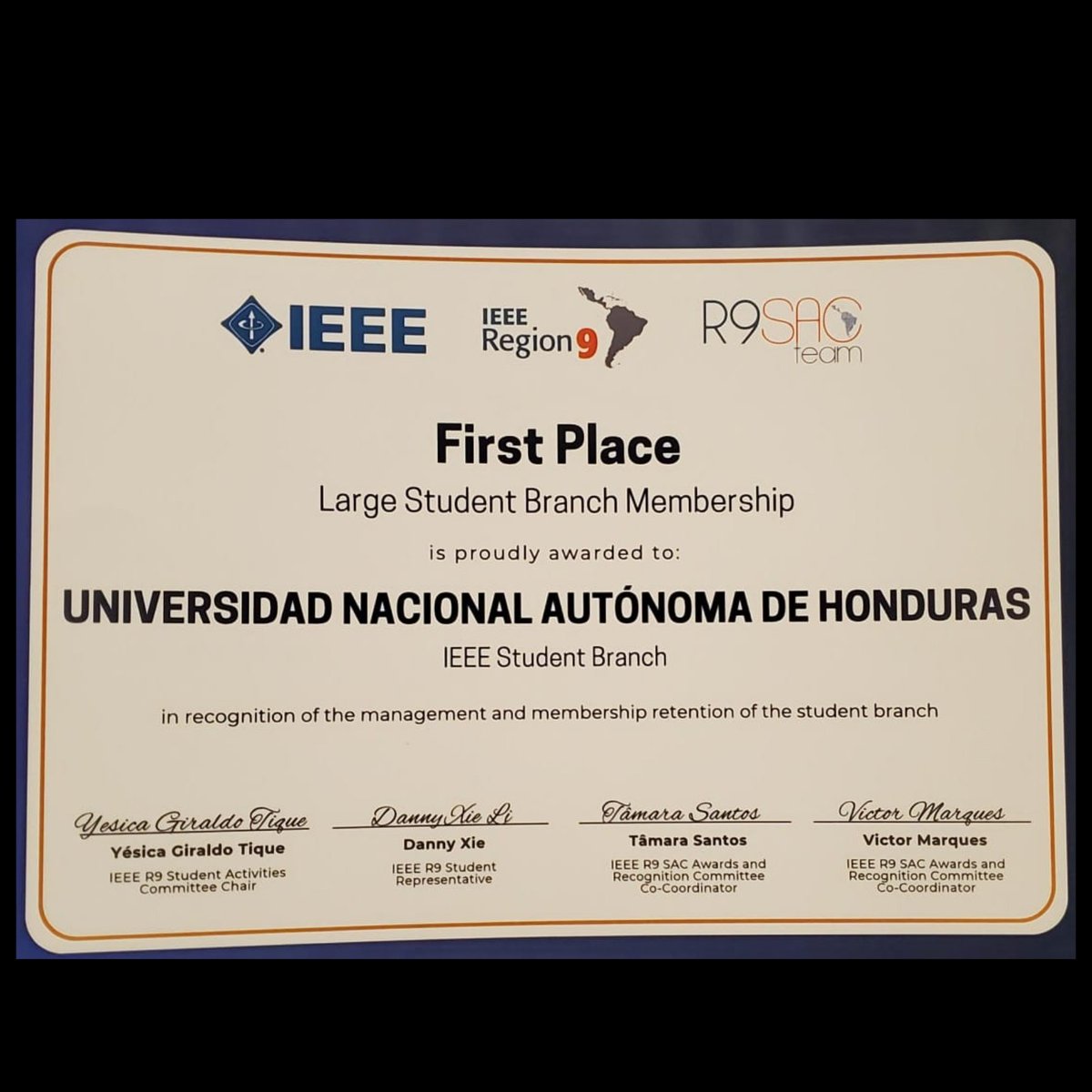 Felicidades a la Rama IEEE de la Universidad  Autónoma de Honduras por su primer lugar en reconocimiento por su administración y retención de membresía.
Reconocimento dado durante la SBRM 2024 El Salvador.