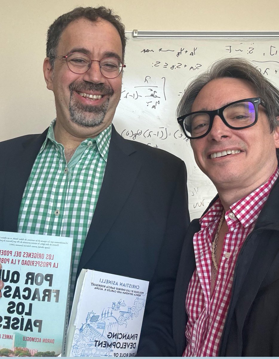 Christian Asinelli (@chrisasinelli) on Twitter photo Gracias <a href="/DrDaronAcemoglu/">Daron Acemoglu</a> por recibir la edición en inglés de “Financiando el desarrollo” y regalarme un ejemplar de “Por que fracasan los países” Gracias <a href="/DrDaronAcemoglu/">Daron Acemoglu</a> por recibir la edición en inglés de “Financiando el desarrollo” y regalarme un ejemplar de “Por que fracasan los países”