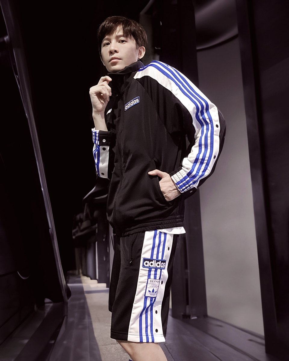 陳郁翔-飛機杯盲測導演 tweet media