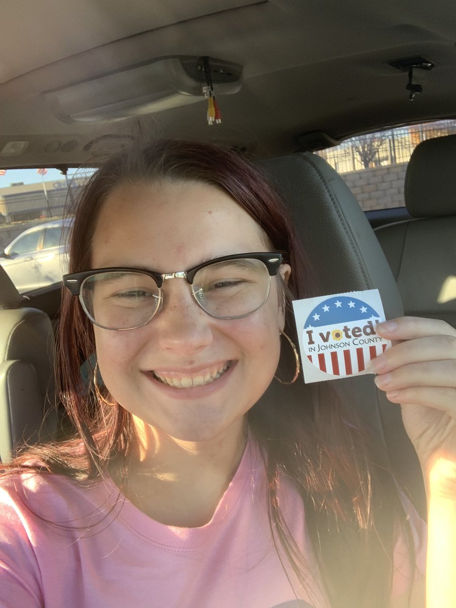 valkyirecos's tweet photo. Just casted my first ballot for @KamalaHarris I always dreamed of being the first woman president when I was little and to have the honor to vote in this special election is making me tear up a bit! Get out and Vote if you haven’t already!! https://t.co/bGI2AwDoTm