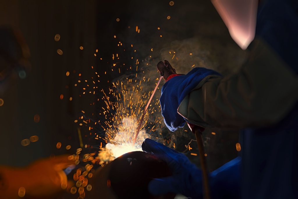 winiga's tweet photo. La soudure, c'est l'art de transformer des pièces de métal en une structure solide et durable. Chaque étincelle rapproche un peu plus de la création. #Soudure #Ingénierie #Métallurgie https://t.co/BMjr58hIph