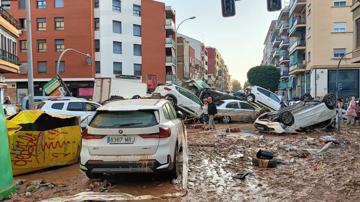 ESpedroblasco's tweet photo. @hazteoir @pedropcelis Y se pida su dimisión. Nos han abandonado antes y después #Benetusser, #Alfafar, #Sedavi , #Catarroja, #Dana ,#Valencia, #Ejercito https://t.co/uQHtTygpYJ