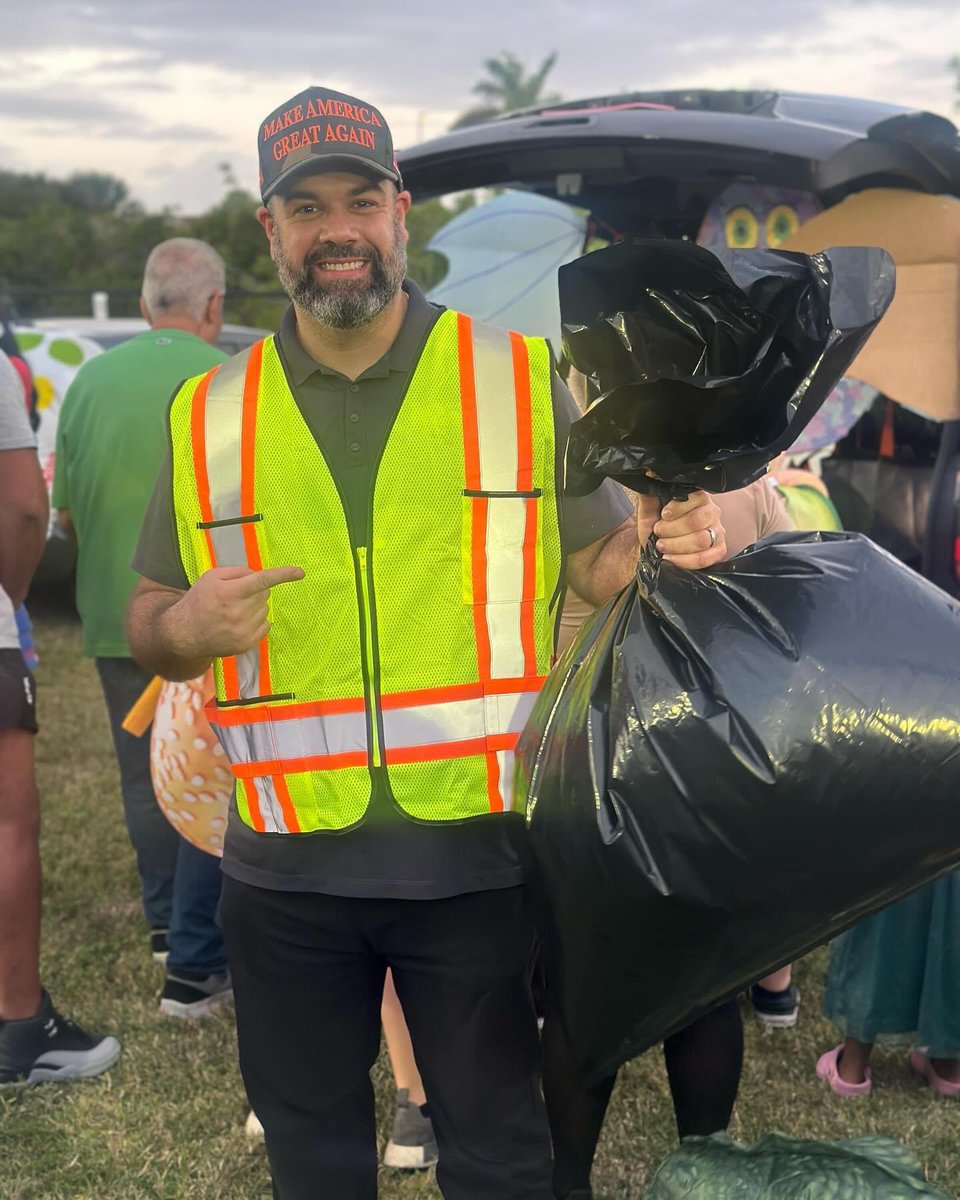 edogxx_tez's tweet photo. @elonmusk Garbage Trump Supporter! Happy Halloween! https://t.co/dmkG1Yts3L