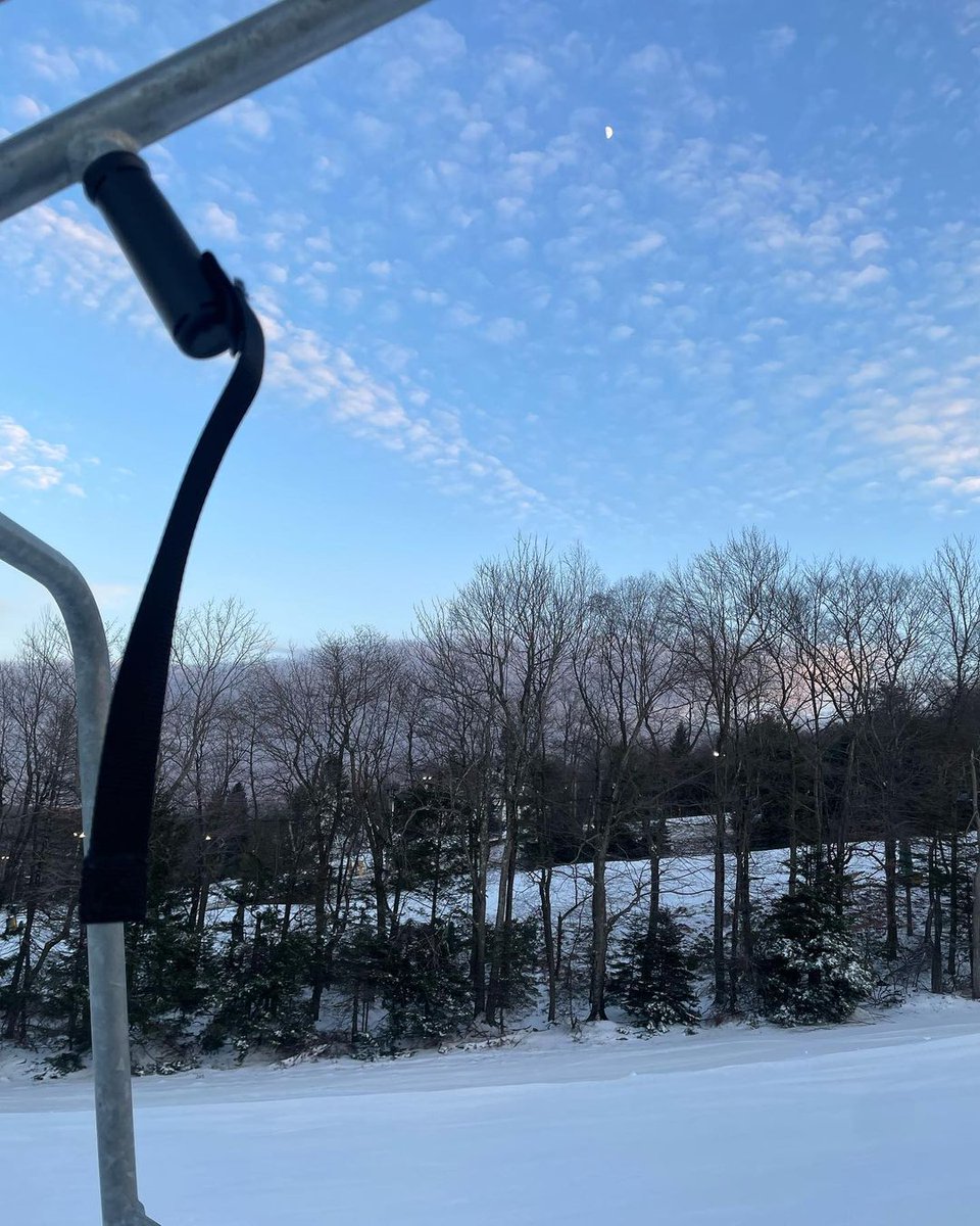 With the new day comes new strength and new thoughts.
Good morning!
Have a Nice day