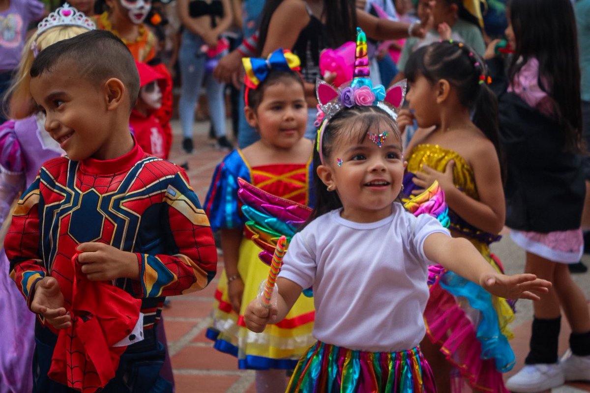 Capialcaldia's tweet photo. El Día Dulce en Capitanejo fue una celebración llena de colores, sonrisas y diversión para nuestros niños y niñas. Una tarde mágica en la que disfrutamos juntos de juegos, actividades y disfraces inolvidables. Agradecemos a las familias que hicieron parte de esta celebración https://t.co/vCtBWrBpd3