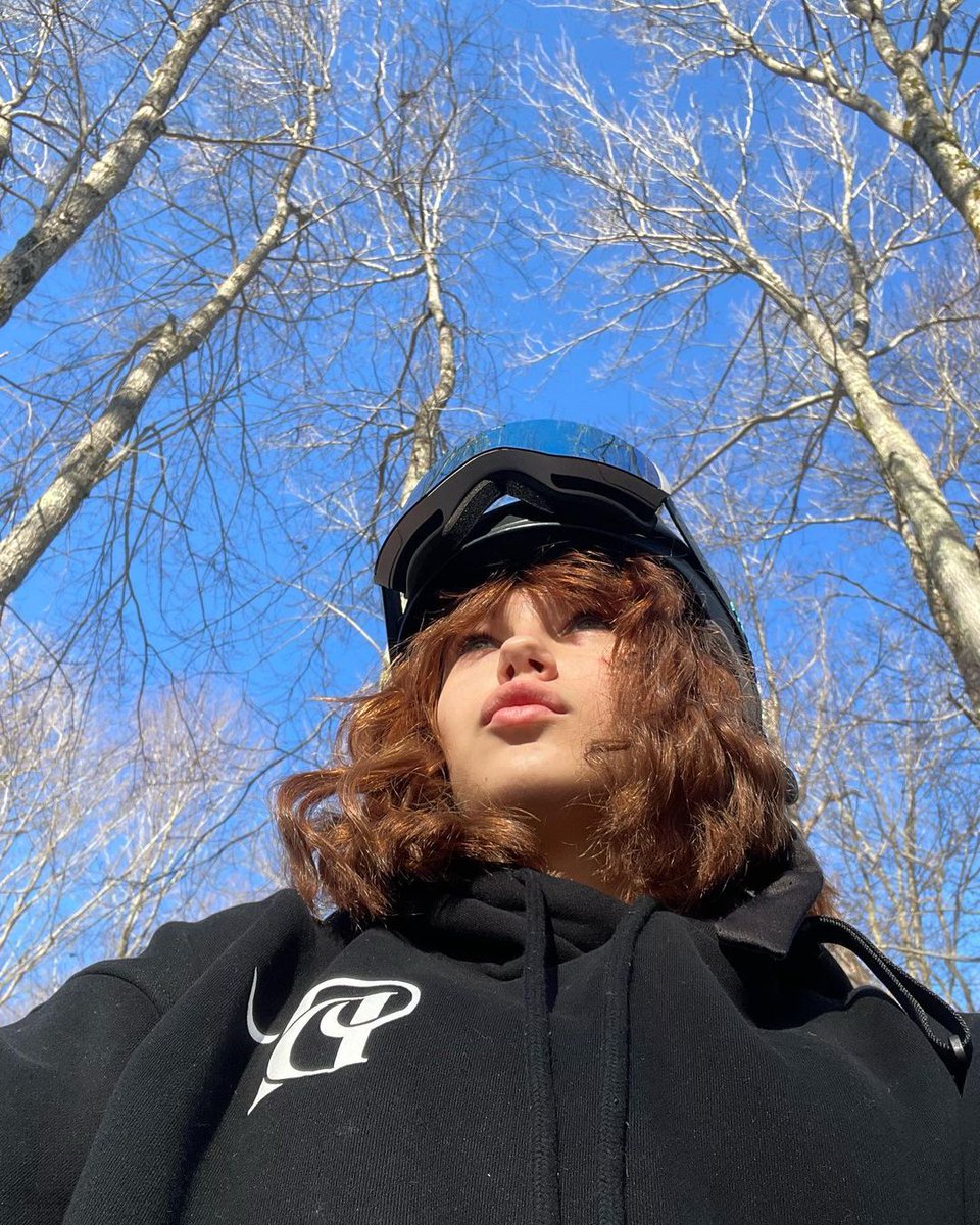 The day is awaiting you with rich and beautiful blessings. Embrace it with open arms and mind.
Good morning 
My X family 
Stay connected 💯 🔙