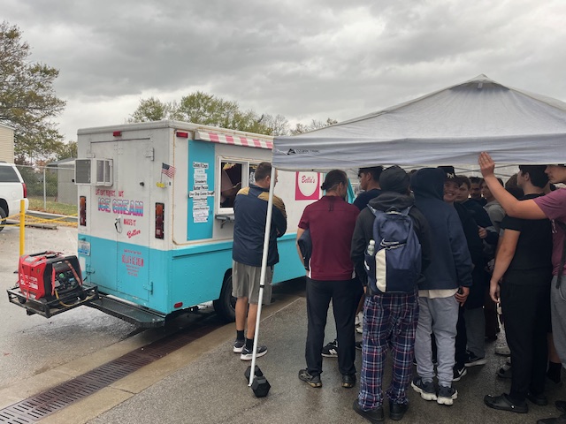 To end our last practice of Senior Week, we treated players &amp; coaches to some Bella's Ice Cream.