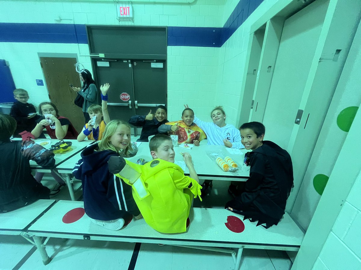 MrsKnust_'s tweet photo. We loved our halloween party yesterday. So many great costumes and lots of fun! @MPS_Morton https://t.co/WjdpcJeTpV