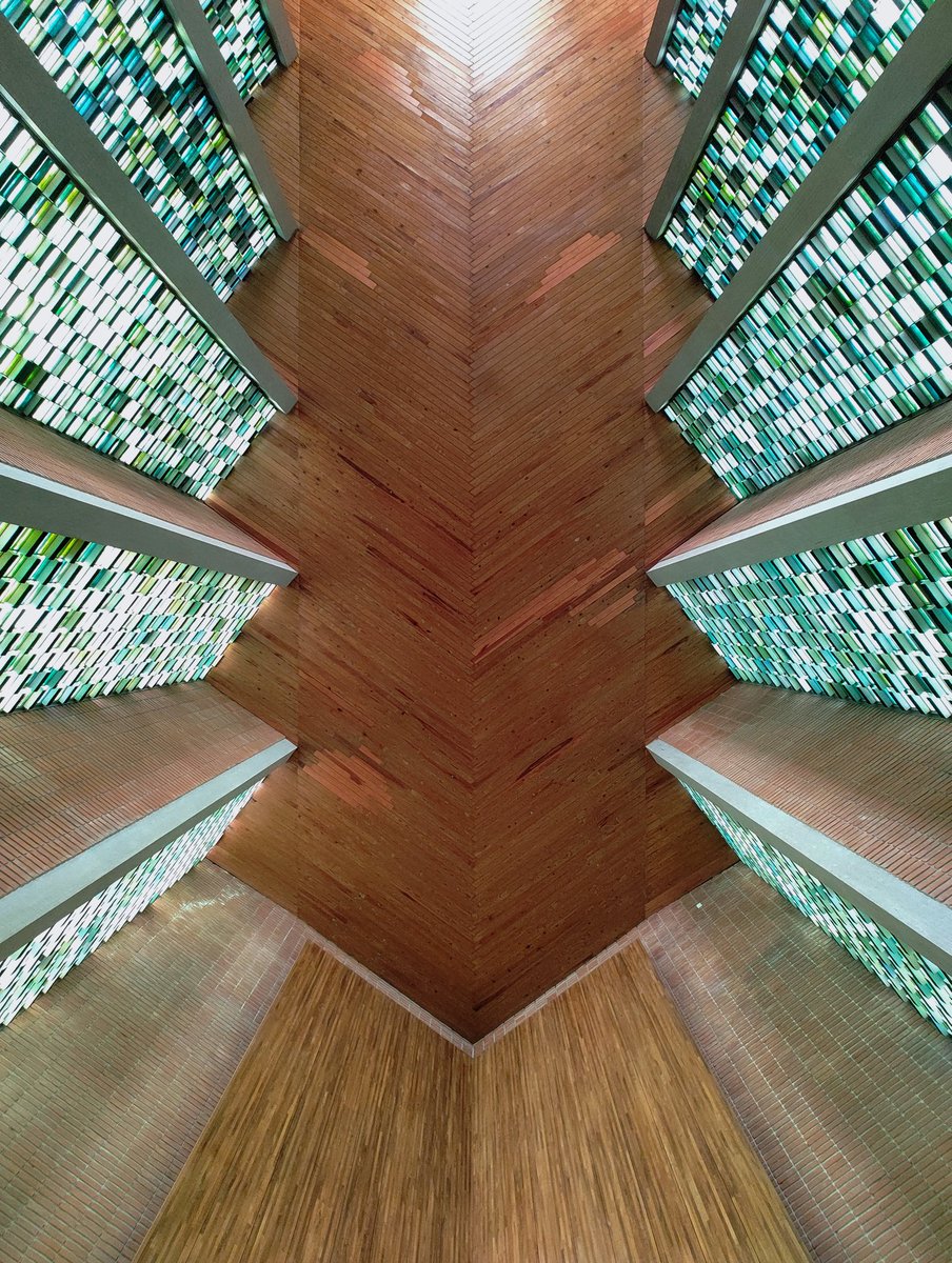 José Maria García de Paredes, Rafael de La- Hoz Arderius
Colegio Mayor Aquinas (capilla)
1953 Madrid
.
📷. Aritz González @mapout.studio
.
<a href="/museoico/">Museo ICO</a>