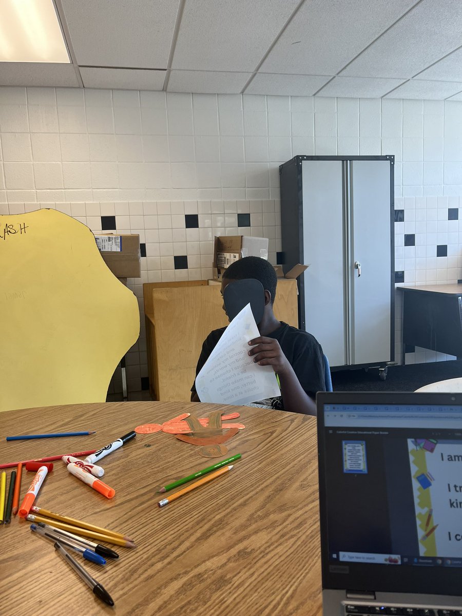 Mar_AdamsPPS's tweet image. As we close out #BullyingPreventionMonth, my student support group students at @VictoryElemPPS took a stand!
They engaged in a powerful lesson on bullying prevention and created their own “buddies” to remind them of their pledge to be a buddy, not a bully 💙
#PPSSHINES