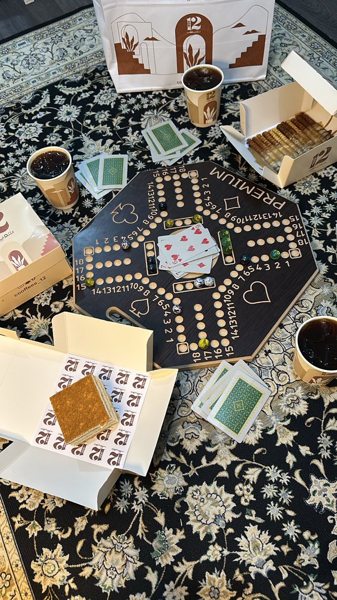 كوب قهوة و لحظة من الأُنس و المَسرة 🤎.