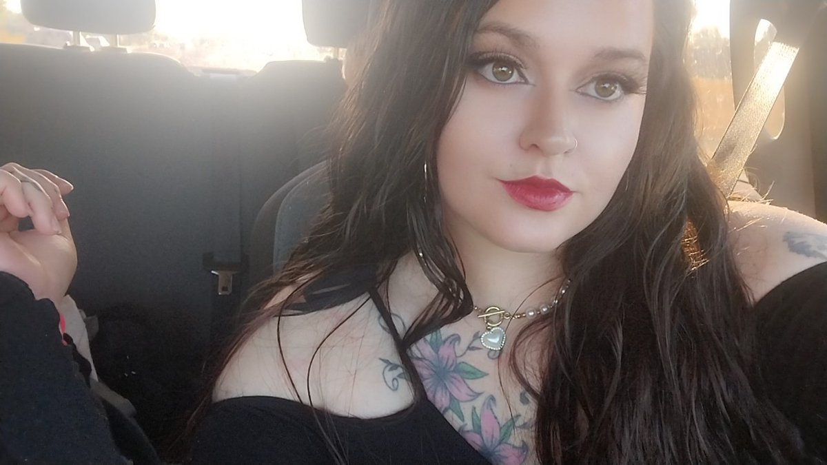 CaliberFae's tweet image. Tell me I'm pretty ✨