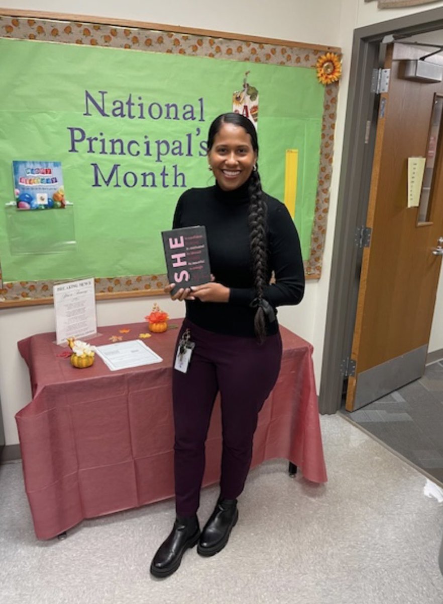 Ktarver2's tweet image. Received a memo 📕 filled with heartfelt notes from the entire Sam Fam for Principal Month! This gift will always hold a special place in my♥️ Being a principal isn’t easy, but with a team like mine, every challenge is worth it & honestly makes me work even harder! @SamhoustonMS