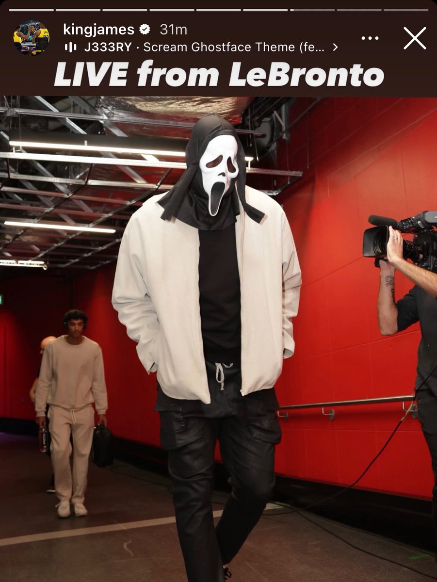MaskedInLA's tweet photo. LeBron on his IG story:

“LIVE from LeBronto” 

😂🐐 https://t.co/OcafIQdh4k