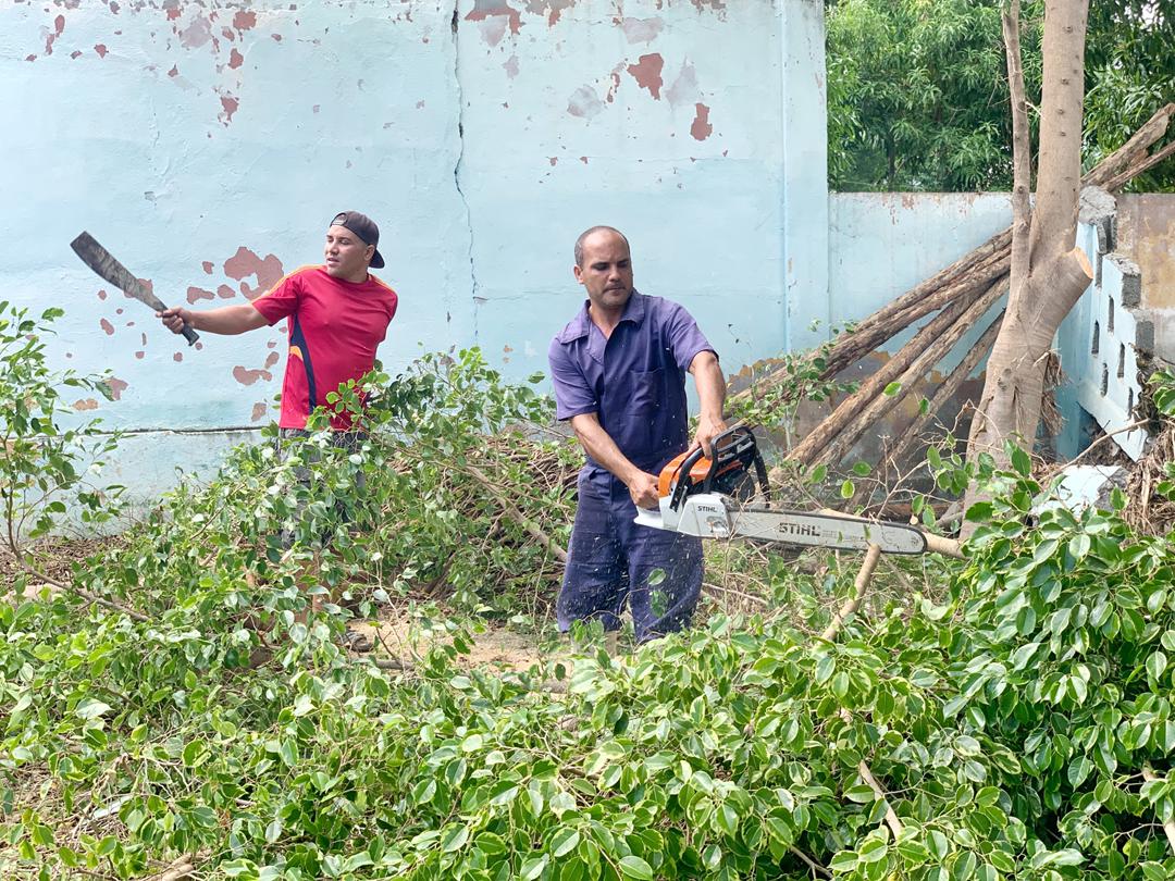 AylinAlvarezG's tweet photo. En tiempos de emergencia energética y de recuperación por el huracán Oscar, decimos como #Fidel:

"Un pueblo así, que de tal manera y tan serenamente, tan admirablemente afronta situaciones tan difíciles, es un pueblo que tiene derecho a conquistar lo que anhela". https://t.co/uUjW6fgarS