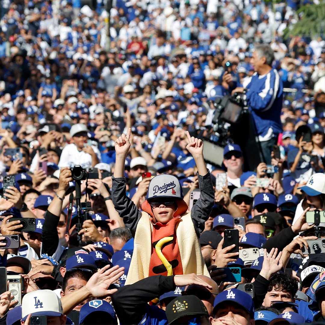 Cut4's tweet photo. the dodger dawg https://t.co/AlFGk1EHxu
