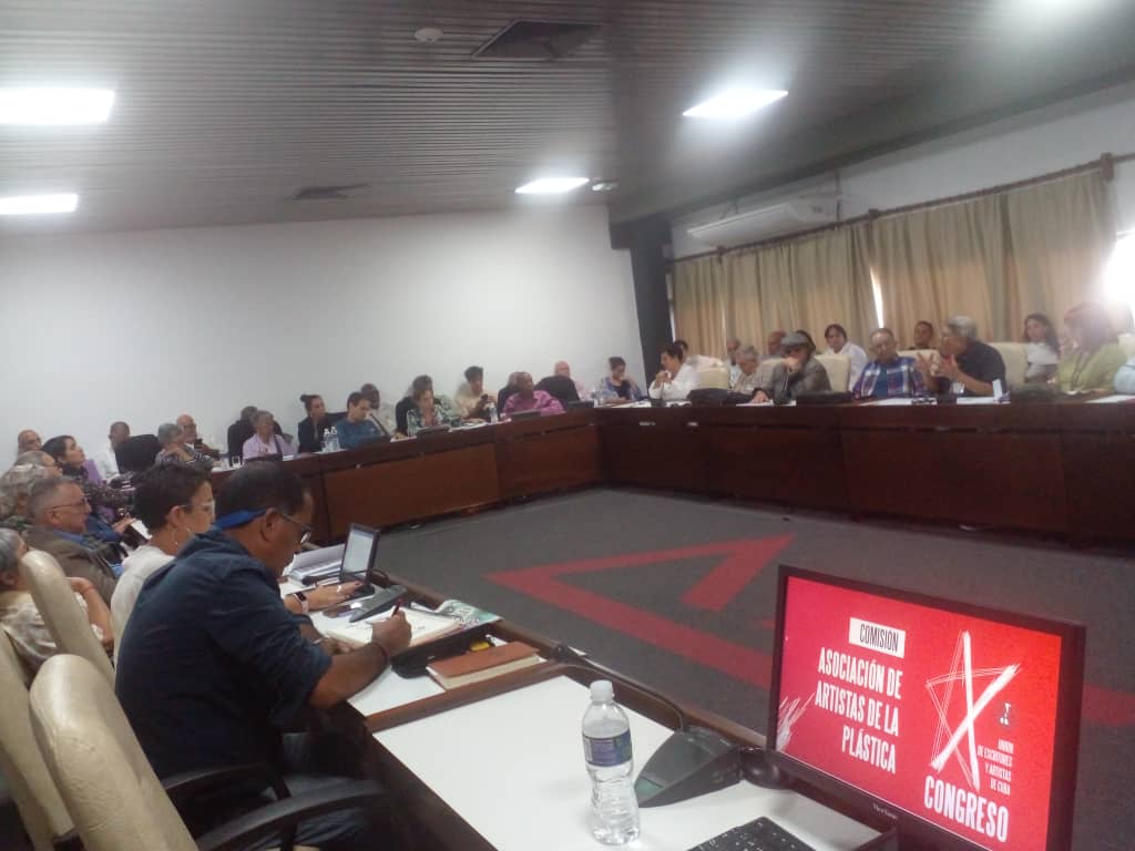 Delegados al #XCongresoUneac de la Asociación de Artistas de la Plástica reconocieron la labor desarrollada por la organización en las comunidades. La comercialización de las obras de arte y la promoción de los artistas en medios y plataformas digitales marcaron el debate.