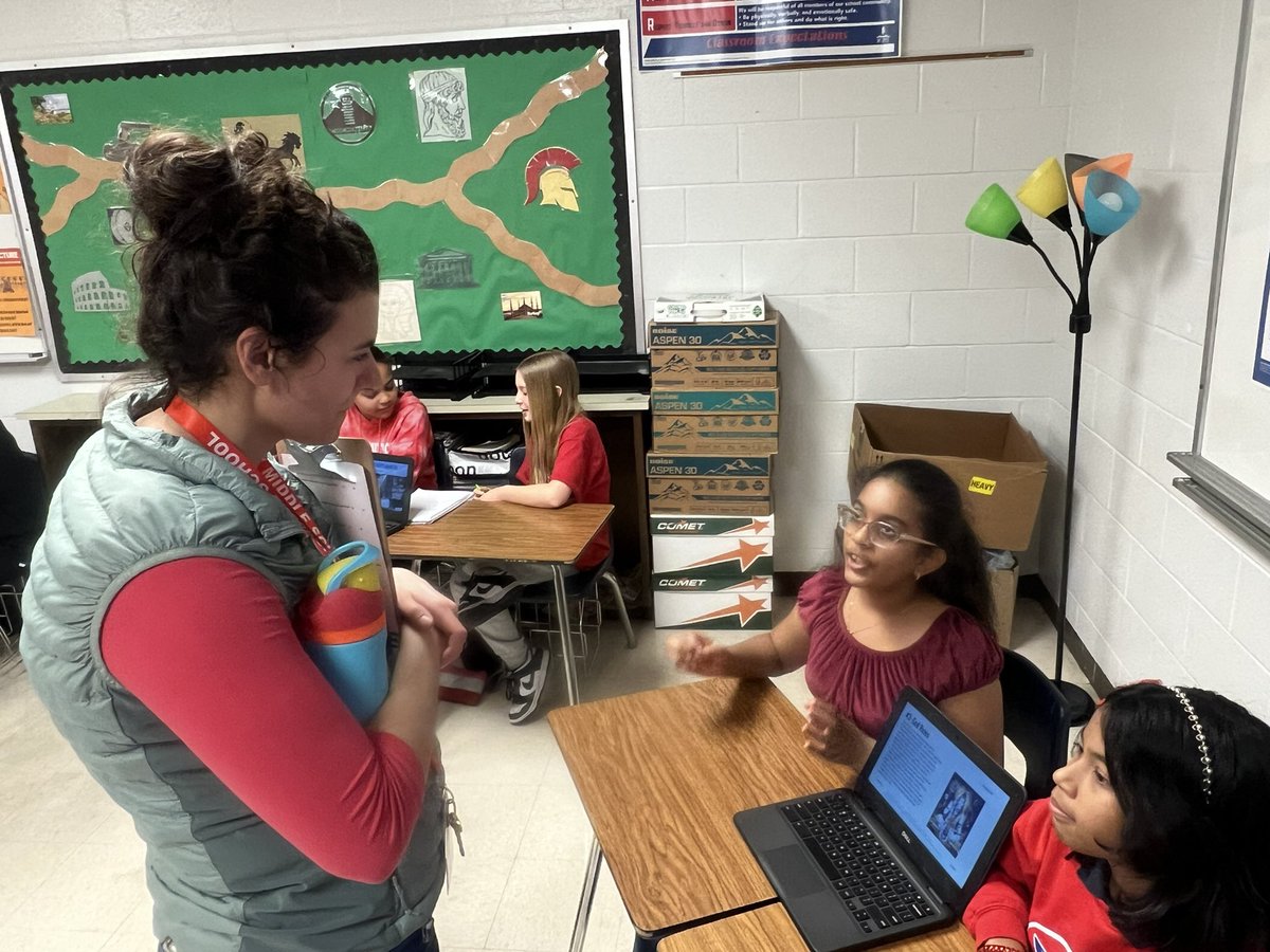CMSAviatorsSS's tweet photo. Ss, Ts, Admin, and District Social Studies “touring” virtual museums created by @CrosbyMiddle 6th grade #Trailblazers. #ThePlaceToBe a Historian. https://t.co/JCH6SJ7HWa