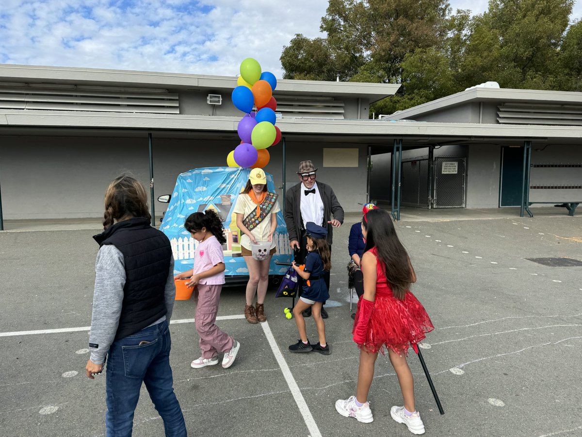 Amy Monaghan tweet media