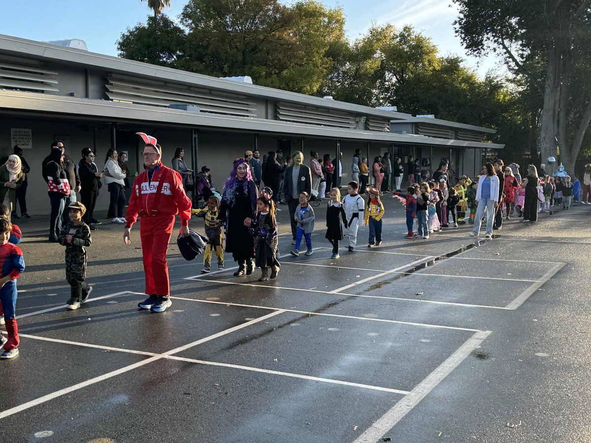 Amy Monaghan tweet media