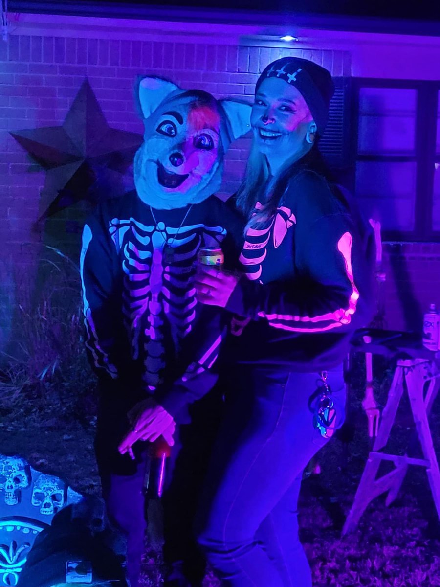 AstorxGrey's tweet photo. This wolf had a very happy Halloween!🐺💀🎃👻 https://t.co/RlmiDfzfGj