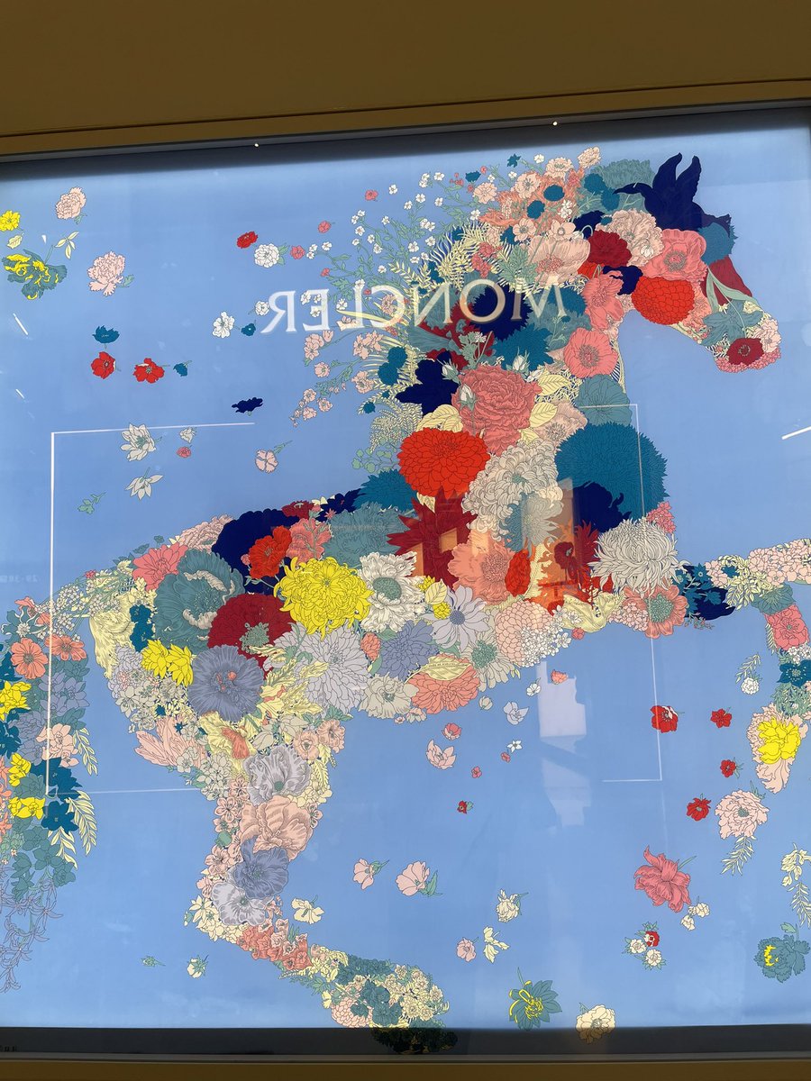 ivanwalsh's tweet photo. Lovely artwork at Charles de Gaulle airport https://t.co/DGrP0jjiHz