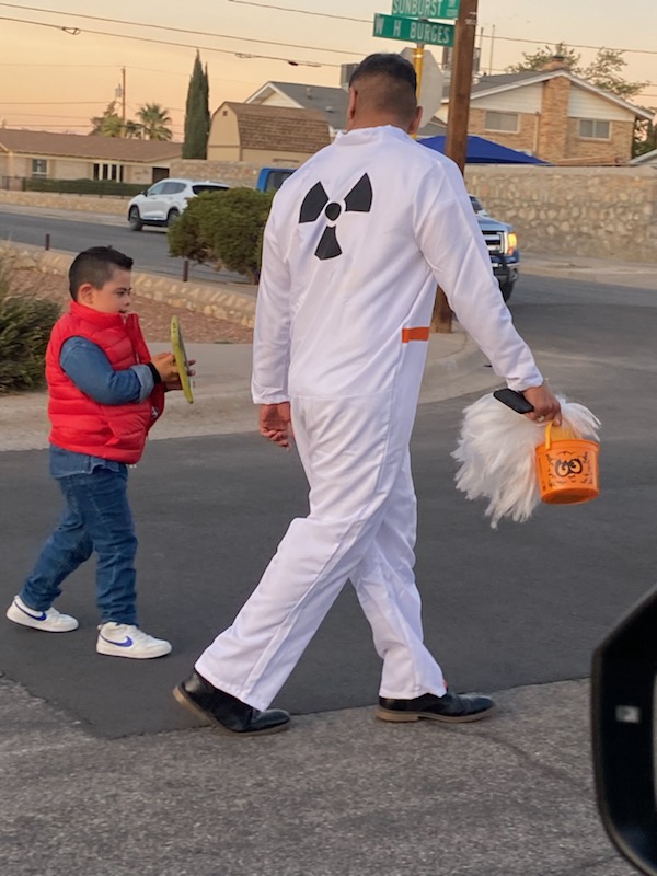 ZeusWeThePeople's tweet photo. Julian and I as Marty McFly and Doc Brown for Halloween. 🎃 https://t.co/PBM1WeYwGe
