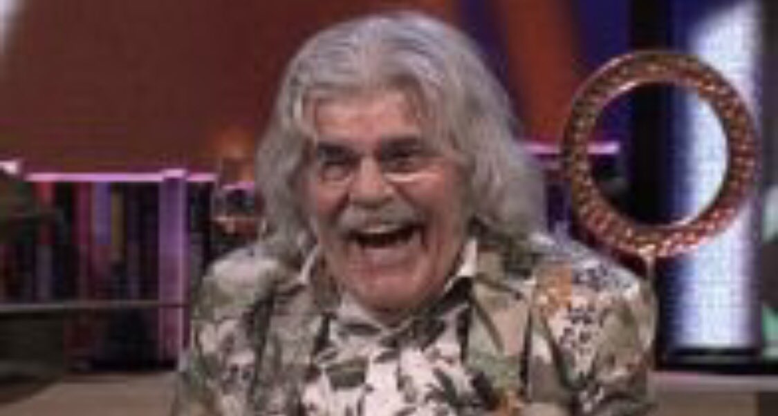 RosasMarysol2's tweet image. Deze opa cq D66er vergelijkt Wilders met Hitler ( Hitler die 6 miljoen Joden heeft vermoord) maar zegt even later over Chineze motoren dat het &quot; spleetogenrommel is&quot; 
Bennie Jolink is een radicaal linkse fascist.

#vandaaginside #BennieJolink