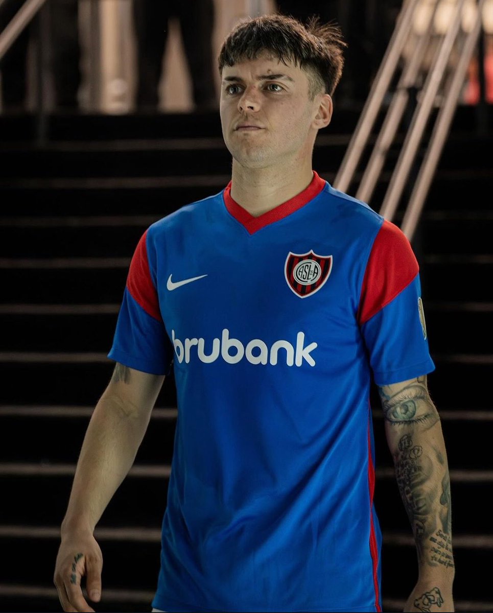 valencasIa's tweet photo. cuando vuelve este CHAD al 11 titular? https://t.co/2uWqUMvXT9