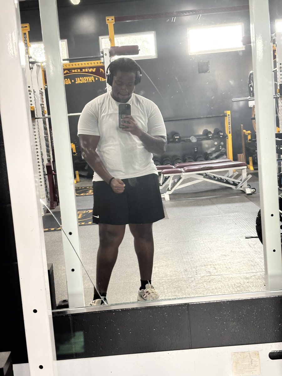 gocrazy50's tweet photo. Might not see it but best believe I’m working🫣 (currently at 295 adding more muscle day by day) https://t.co/7Qxn7mDZw8