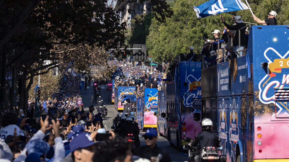 LASEC's tweet photo. We love L.A. ๐๐
#WorldSeries #dodgers #LAbaseball #cityofchampions
๐ท: ETIENNE LAURENT/AFP via Getty Images https://t.co/e2jKC5JsRJ