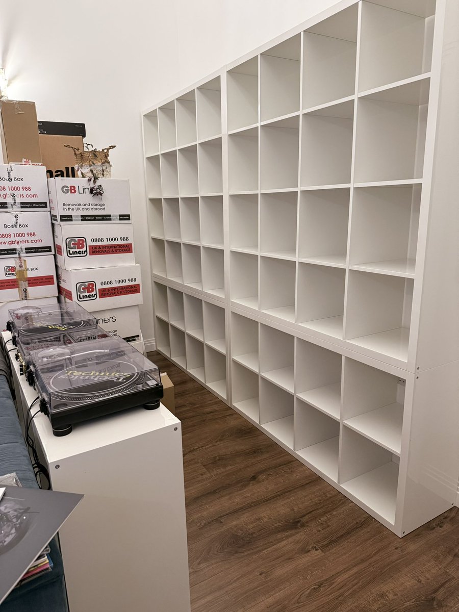 todosofficial's tweet image. Moving house is a pain in the arse when you have records. However, getting to redo the whole organisation of them is quite satisfying! 🧡