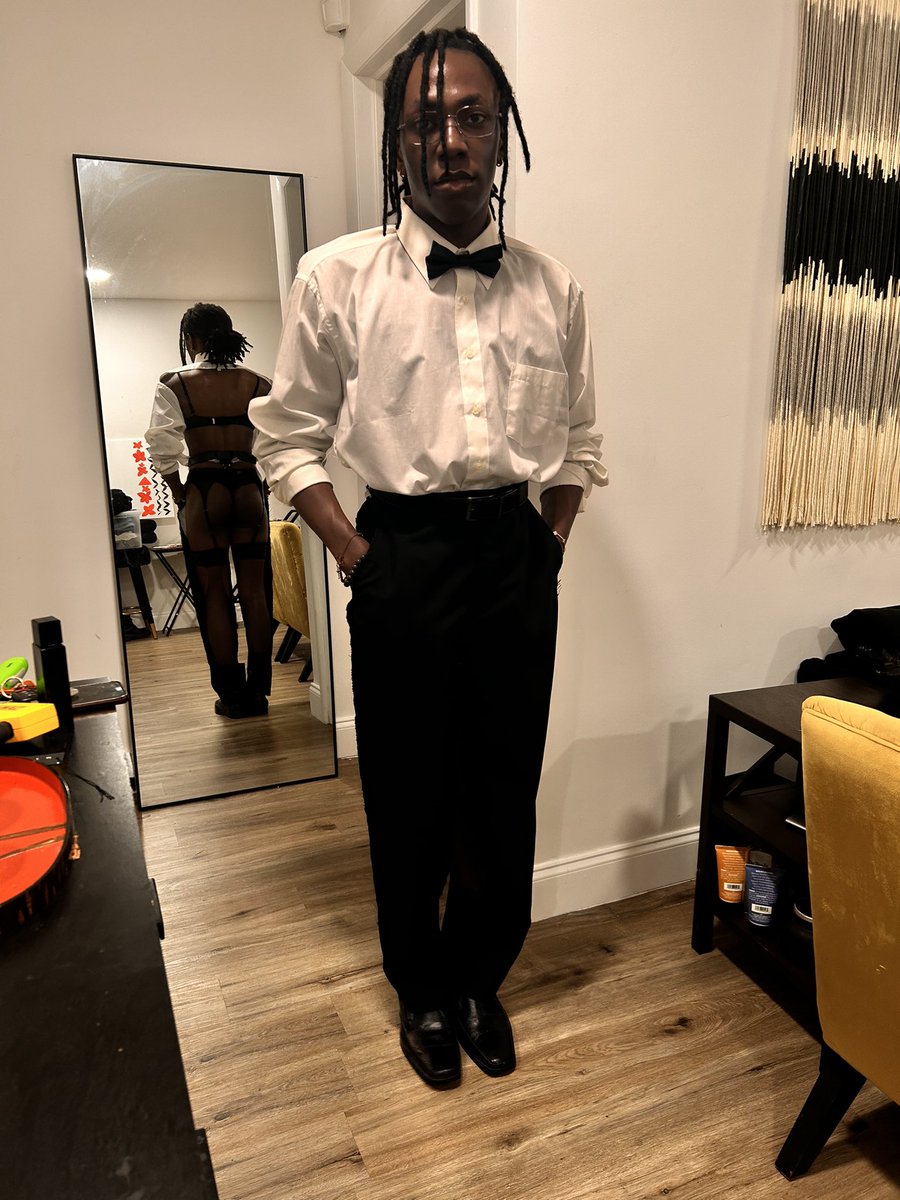 boojiehoe's tweet photo. i was like a butler i think … https://t.co/YiGFywjq5b