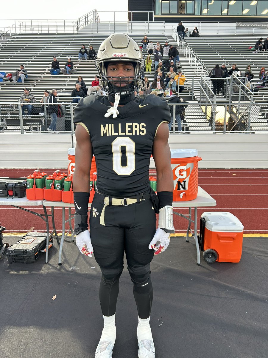 Bryan_Ault's tweet image. #BostonCollege commit @IsraelOlad ready to roll tonight in 6A sectional opener v. Fishers.