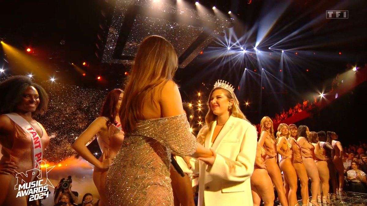 staracreact's tweet photo. La StarAc qui revient en force sur la scène variété française. Assez incroyable. 
Bravo à Héléna pour son prix !
#NMA2024 #NRJmusicawards #StarAcademy #Héléna https://t.co/FtYMYFRLc3