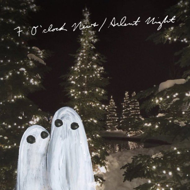 raspberhrriies's tweet photo. phoebe bridgers christmas is approaching https://t.co/KMlBuQJXa1