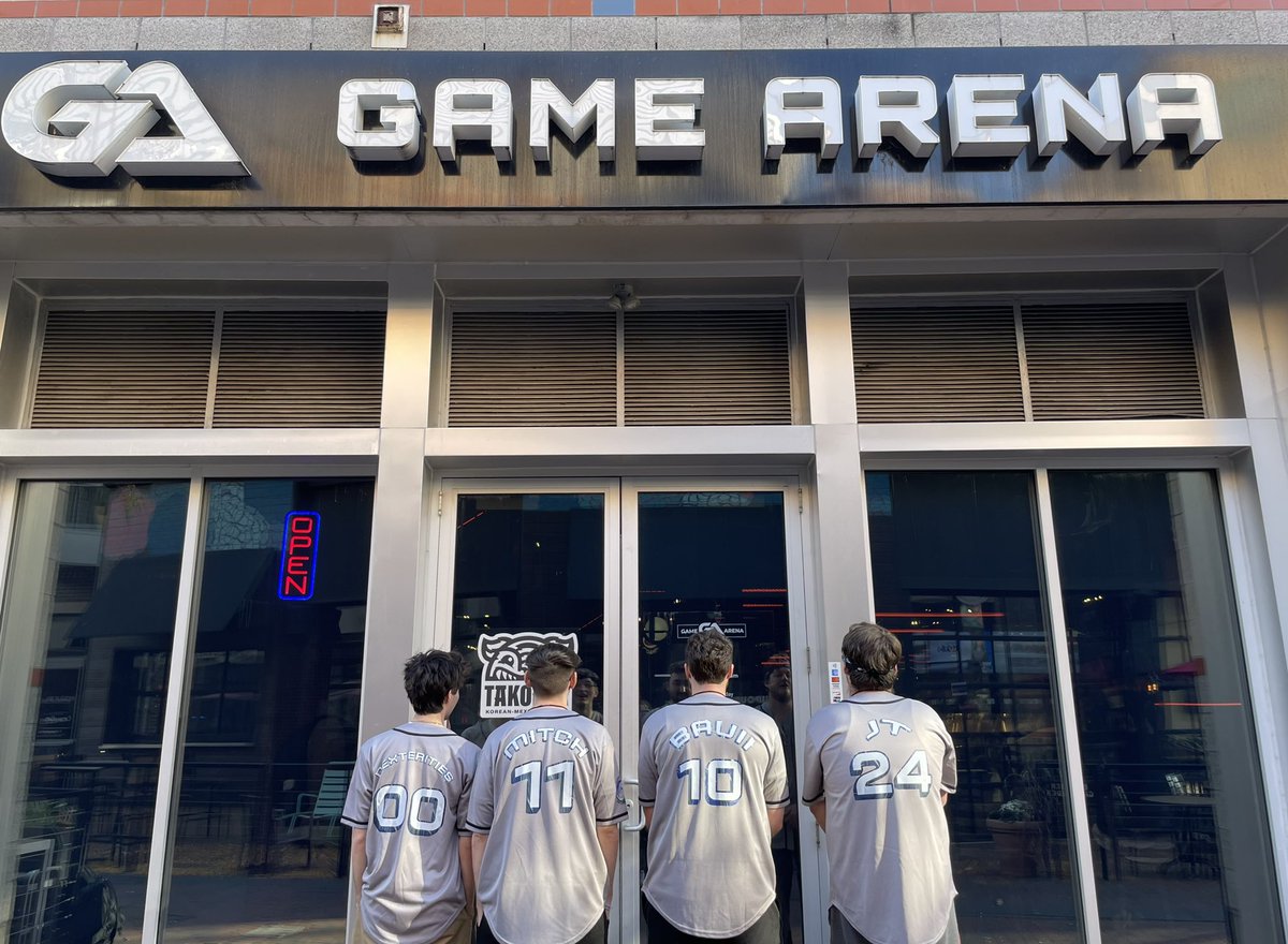 CoastalgamingT1's tweet photo. We’re starting our run soon for pool play at @GameArenaCBUS for the #BlackOps6 kick off lan! 

Come support the boys 
🌊 @Dexteritiess_ 
🌊 @MiitchRL 
🌊 @_bauii 
🌊 @xJTSolo 

https://t.co/Kd10tLpLvy https://t.co/jMayIF2I5Q